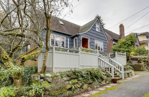 Greenwood Apartamento | Charming Tudor-Style Rental Near Green Lake!