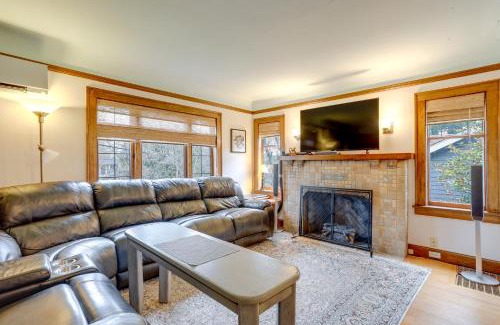 Greenwood Apartamento | Charming Tudor-Style Rental Near Green Lake!