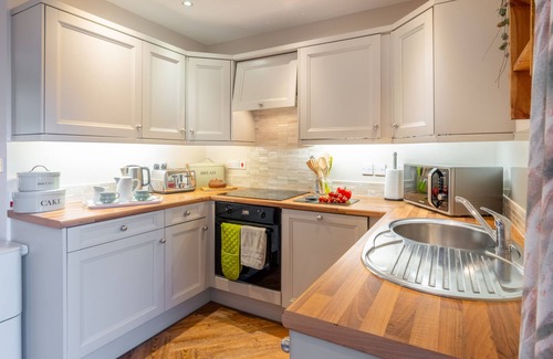 West Runton Cabaña | Charming Two Bedroom Cottage Annexe. Completely private with enclosed garden, parking and close to b