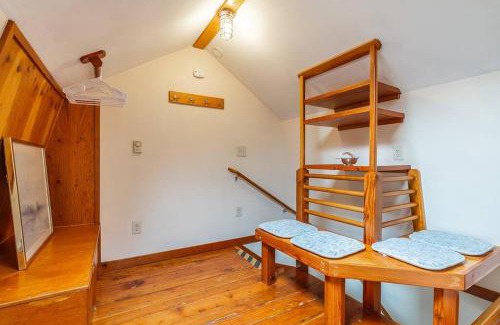 Broadway Casa | Charming two-level retreat in Capitol Hill - Foxglove Inn