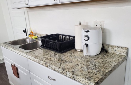 Roselawn Finance Apartamento | Charming Unit, Free Laundry & Parking12 minutes to Downtown