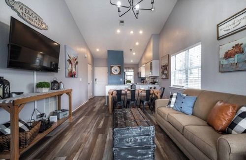 Branson Condominio | Charming Updated 2-bedroom condo- Holiday Hills Resort Branson-family amenities!