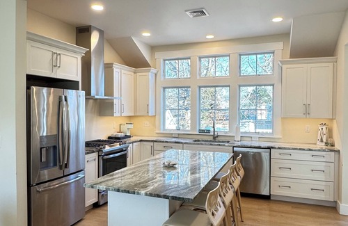 West Dennis Cabaña | Charming, Updated Raised Cape in West Dennis – Perfect for Your Next Vacation!