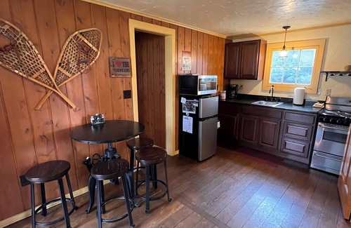 Estes Park Cabina | Casa Colibrí. Encantadora cabaña rústica actualizada. Cerca de la ciudad y RMNP! WIFI