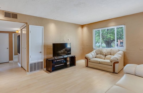 Uptown Casa | Charming Uptown 3 Bedroom with a beautiful patio.