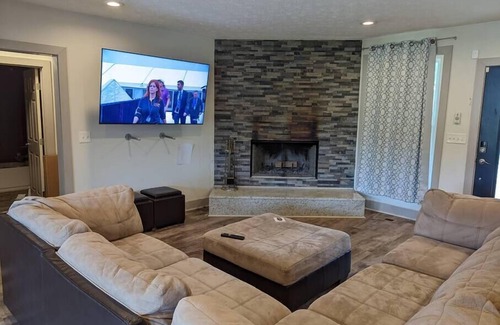 Madison Casa | Charming Urban Country House! Minutes to Downtown