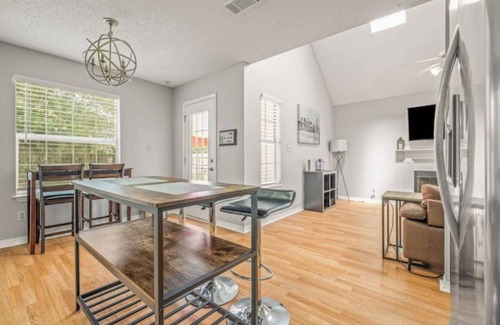 Myrtle Grove Casa | Charming urban family home near beaches & downtown