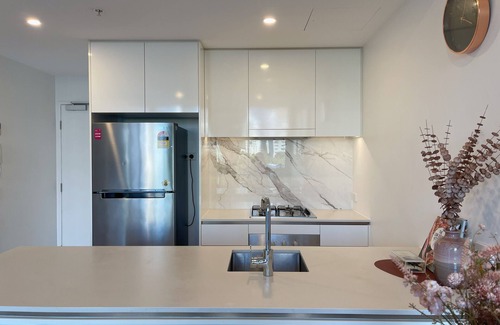 South Brisbane Apartamento | Charming Urban Retreat