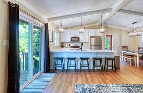 Terrell Casa | Charming Lake Front 3-br house in Lake Norman in Quiet cove