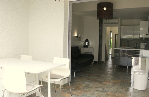 Naturist Village Villa | Villa climatizada con WIFI, terraza y parking privado en Agde