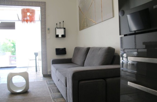 Naturist Village Villa | Villa climatizada con WIFI, terraza y parking privado en Agde