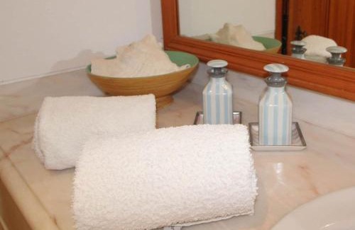 Vale do Lobo Villa | Charming Vale Do Lobo Retreat 3 Bedrooms Private Pool & Close To Amenities Algarve