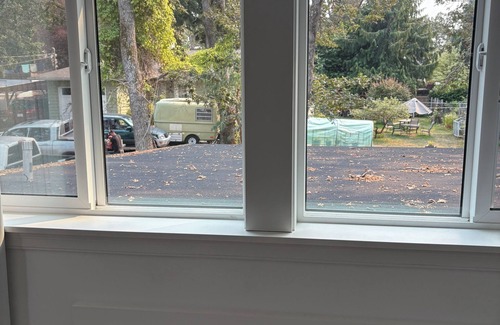 Saanich East Casa | Charming Victoria Character home-Pet Friendly!