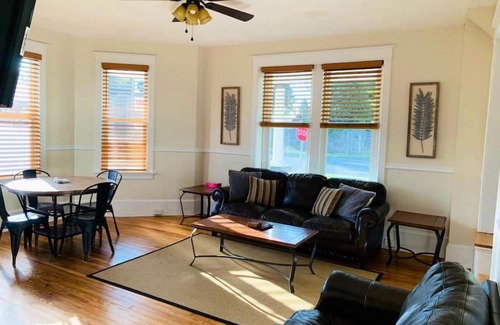 Halfway Casa | Charming Victorian Home in Halfway MD Room A