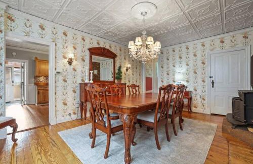 Lancaster Casa | Charming Victorian Home - 2 minutes to downtown