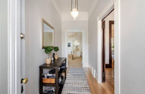Hayes Valley Casa | Charming Victorian Oasis with an Elegant and Spacious Haven