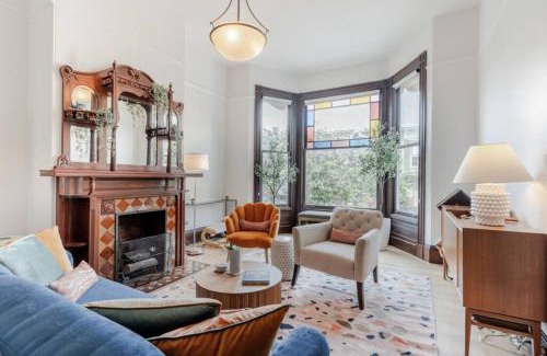 Hayes Valley Casa | Charming Victorian Oasis with an Elegant and Spacious Haven