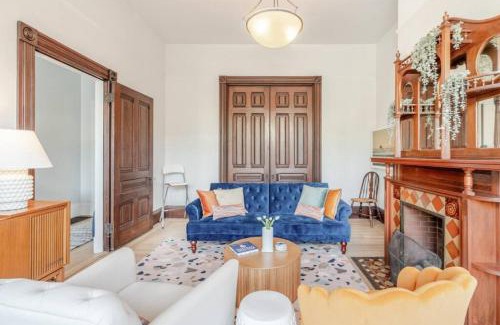 Hayes Valley Casa | Charming Victorian Oasis with an Elegant and Spacious Haven