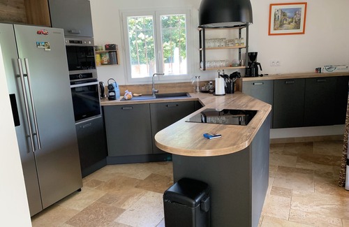 Tarascon Villa | Charming villa including 3 bedrooms with 140cm beds, a master bedroom with 160cm bed