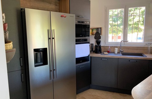 Tarascon Villa | Charming villa including 3 bedrooms with 140cm beds, a master bedroom with 160cm bed