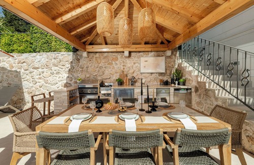 Zupa dubrovacka Villa | Encantadora Villa Maria con piscina rodeada de plantas mediterráneas