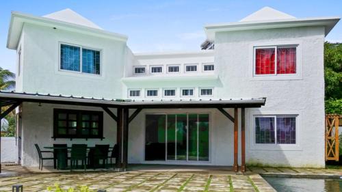 Blue Bay Villa | Charming villa near Mahebourg with a private pool