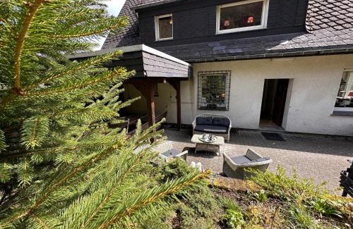 Brilon-Wald Villa | Charming Villa On The Forest In Wald 12 guests Hugh garden WILLINGEN SAUERLAND