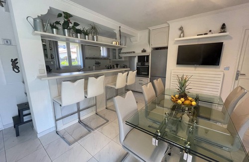 Vitrolles Casa | Charming villa, pool and jacuzzi in Provence