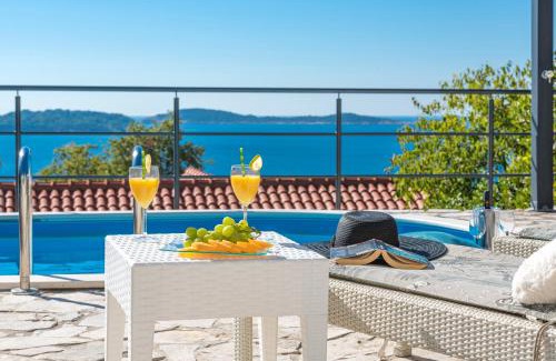 Plat Casa | Charming Villa Svagusa with Sea View