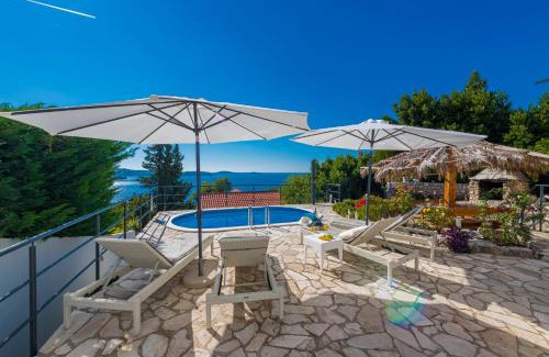 Plat Casa | Charming Villa Svagusa with Sea View