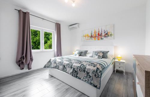 Plat Casa | Charming Villa Svagusa with Sea View