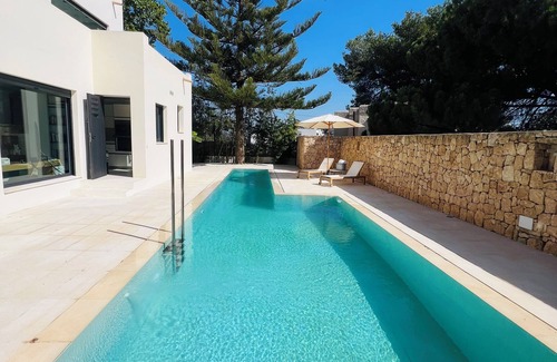 Santa Eulalia del Río Chalet De Esquí | Charming villa walking distance to the sea
