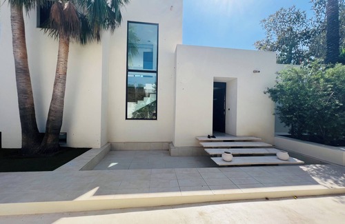 Santa Eulalia del Río Chalet De Esquí | Charming villa walking distance to the sea