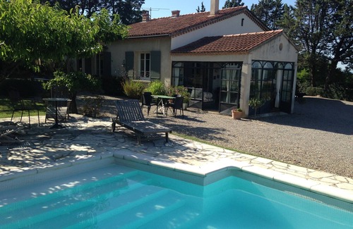 Jonquerettes Villa | Casa con gran jardín y piscina en el corazón del campo provenzal.