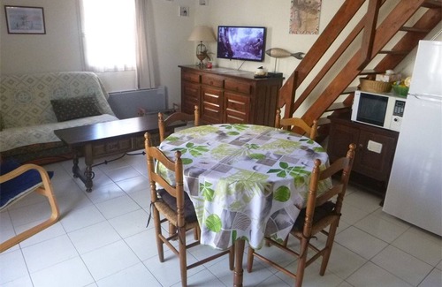 Port Leucate Villa | Villa T2 con Mezzanina, Terraza, y Parking Privado, cerca de Playa y Comercios