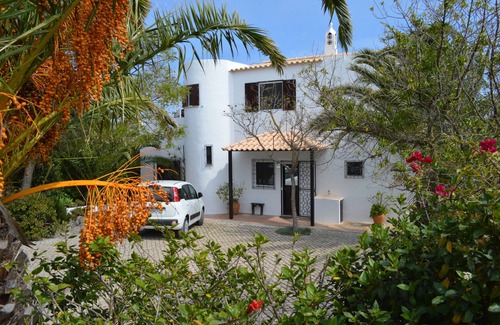 Olhao Villa | Encantadora propiedad con vista panorámica al mar, a poca distancia de Fuseta