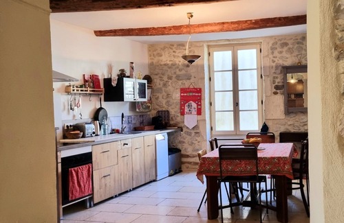 Boulbon Casa | Charming village Mas with garden