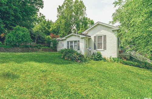 Petersburg Casa | Charming Vintage Bunglow