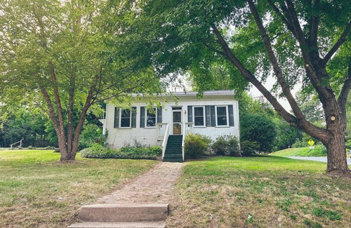 Petersburg Casa | Charming Vintage Bunglow