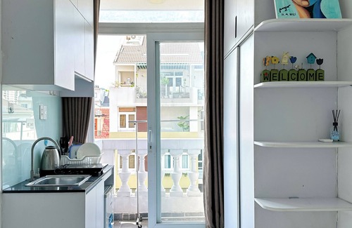 Phu My Hung Apartamento | Charming Studio with Kitchen & Rooftop Terrace in Secure HCMC Neighborhood