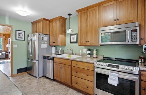 Jim Falls Cabina | Charming Waterfront Cabin on Lake Wissota: Old Abe Trail, Boat, Swim, Fish, Golf