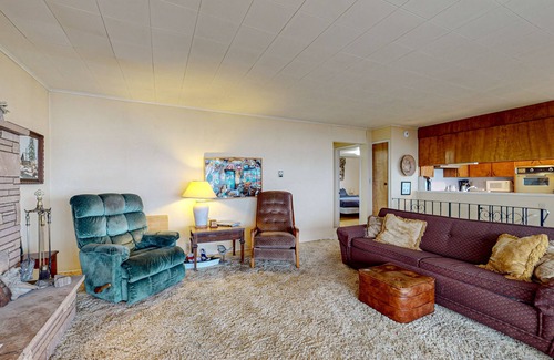 Camano Island Casa | Charming waterfront home with expansive deck & gorgeous sunset views