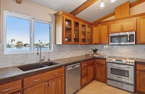 Discovery Bay Casa | Charming WATERFRONT 3-bedroom house in delightful Discovery Bay, California