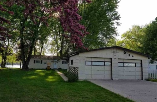 Fremont Casa | Charming Waterfront 3-Bdrm. Cottage on Wolf River with Private Dock. Fremont, WI