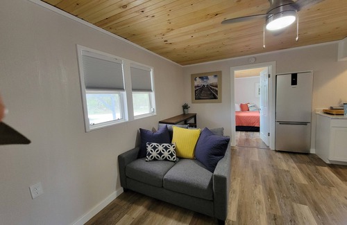 Fort Ogden Cabaña | Charming Waterfront Cottage