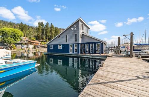 Bayview Casa | Charming Waterfront Float Home with Panoramic Lake Views