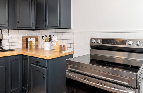 Lochmere Casa | Charming Waterfront Home on Silver Lake - Sleeps 4 - Private Beach