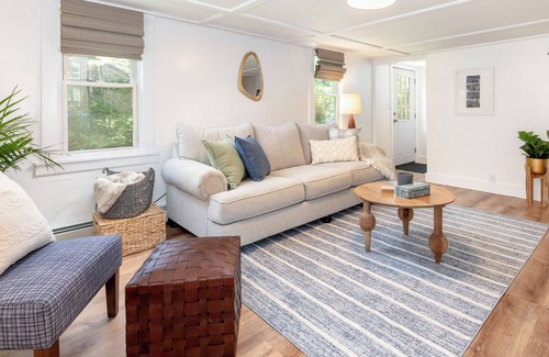 Lochmere Casa | Charming Waterfront Home on Silver Lake - Sleeps 4 - Private Beach