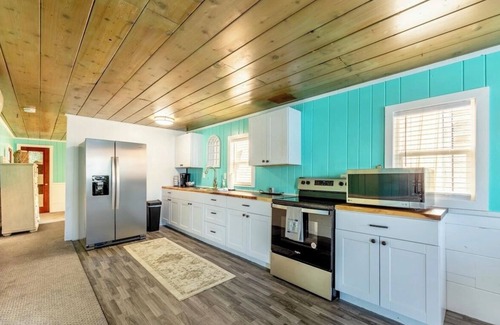 Bayview Casa | Charming waterfront retreat with boat dock
