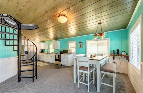 Bayview Casa | Charming waterfront retreat with boat dock